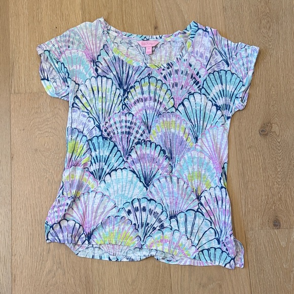 Lilly Pulitzer Tops - Lilly Pulitzer Women’s Multicolor Seashell Print Linen Short Sleeve Tee size xs